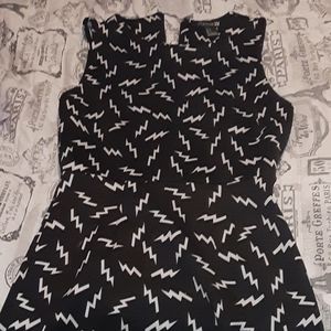 Short lightning black and white dress